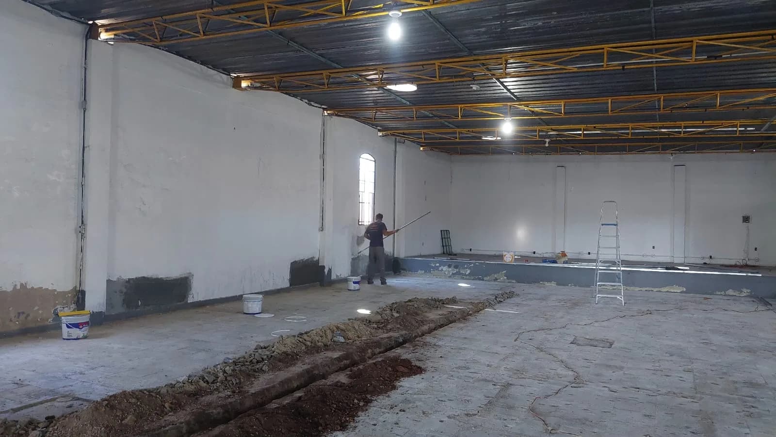 Montagem de estrutura metálica, vista interna